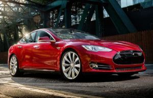 Tesla Model S - sylwetka 