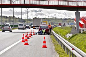 Zabezpieczenie samochodu na autostradzie