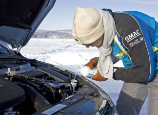 Przydatne rady na zimę. Dzięki nim auto przetrwa mroźną aurę bez przygód!