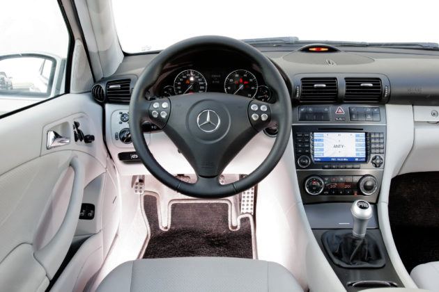 Mercedes C Sportcoupe - deska rozdzielcza