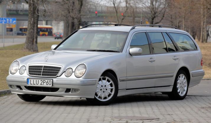 Mercedes Klasy E W210 - sylwetka