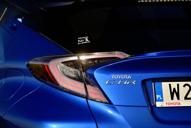 Toyota C-HR - tylne światła