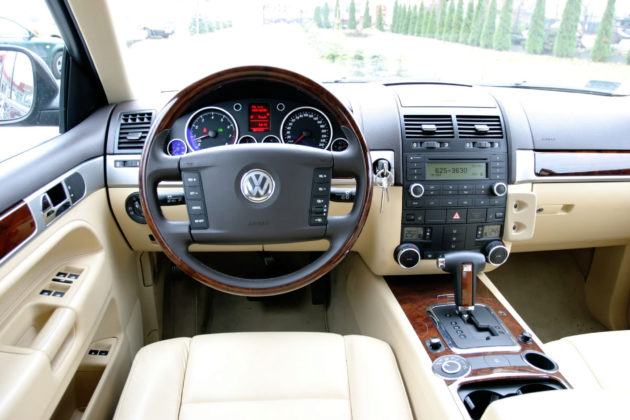 Używany Volkswagen Touareg (opinie, spalanie) - deska rozdzielcza