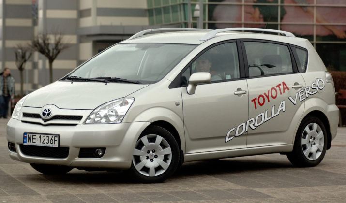Toyota Corolla Verso - bok