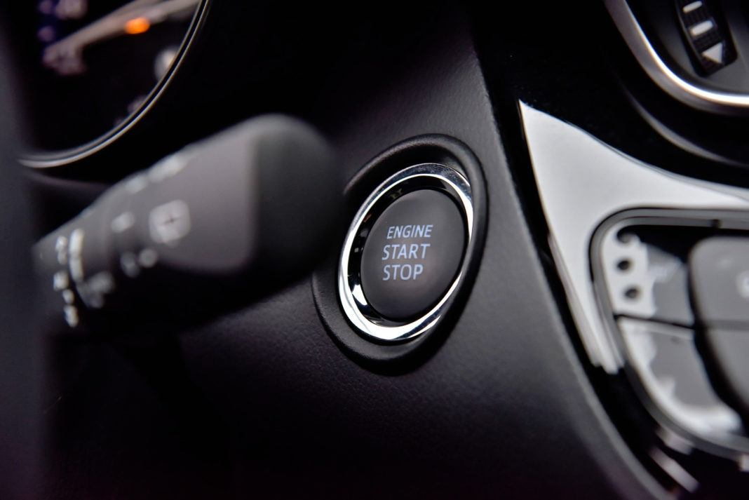Toyota C-HR 1.2 Turbo - przycisk zapłonu
