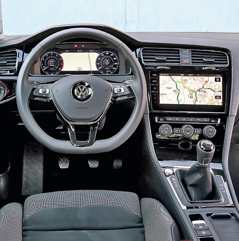 Volkswagen Golf - deska rozdzielcza