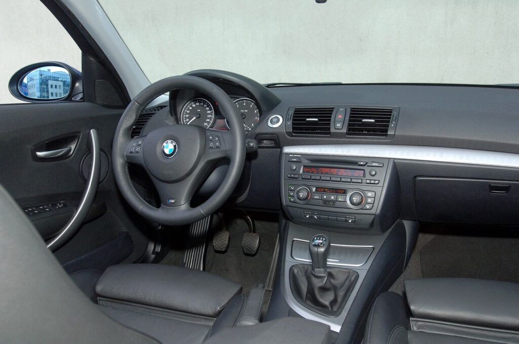 BMW 1 E87 deska rozdzielcza