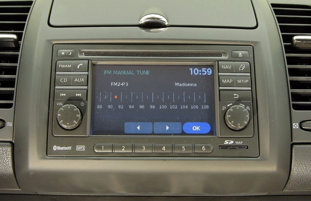 Nissan Note I ekran