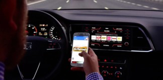 Korzystanie ze smartfonu podczas jazdy