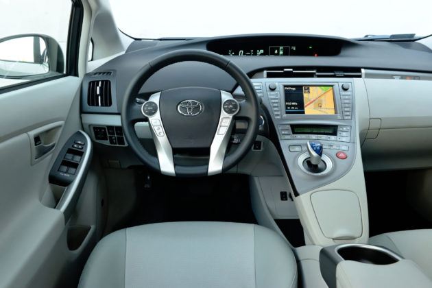 Toyota Prius III - deska rozdzielcza
