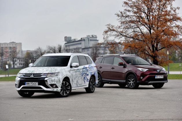 Toyota RAV4 Hybrid vs Mitsubishi Outlander PHEV
