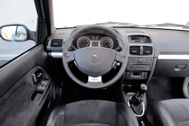 Renault Clio Sport - deska rozdzielcza