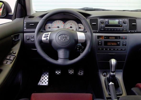 Toyota Corolla TS - deska rozdzielcza
