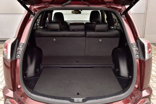 Toyota RAV4 Hybrid - bagażnik 1