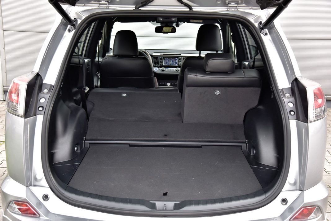Toyota RAV4 Hybrid - bagażnik