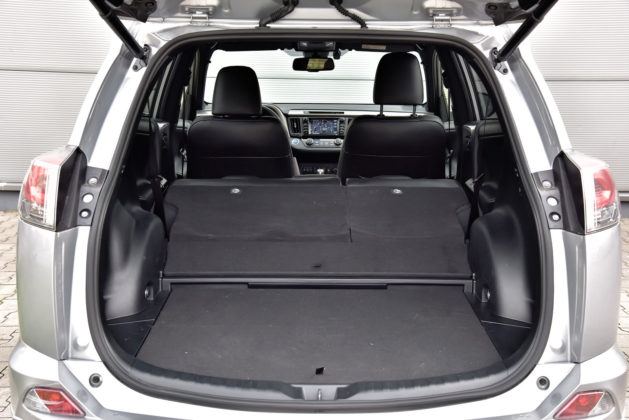 Toyota RAV4 Hybrid - bagażnik