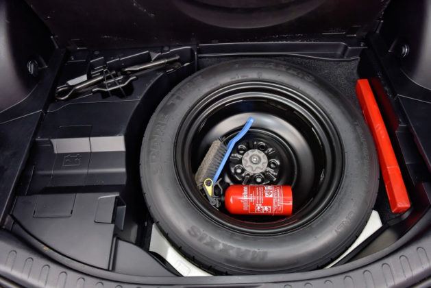 Toyota RAV4 Hybrid - koło dojazdowe