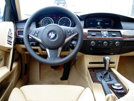 BMW 545i - deska rozdzielcza
