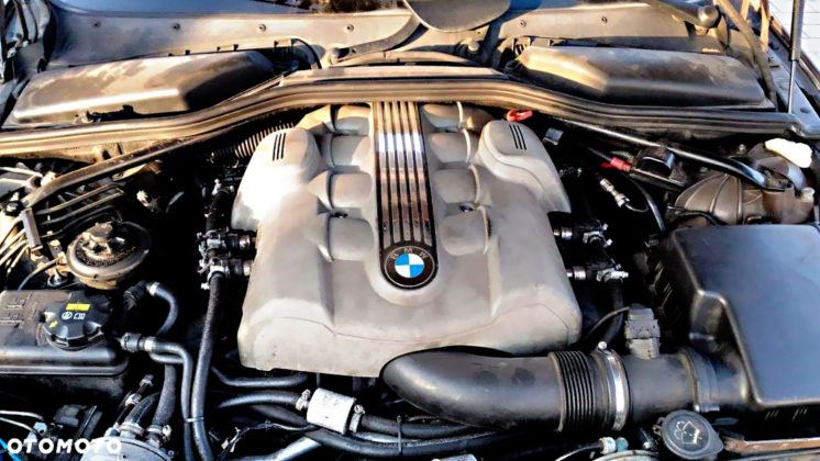 BMW 545i - silnik
