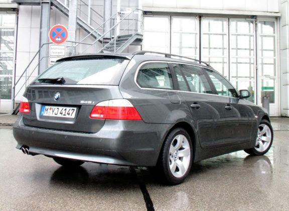 BMW 545i - tył