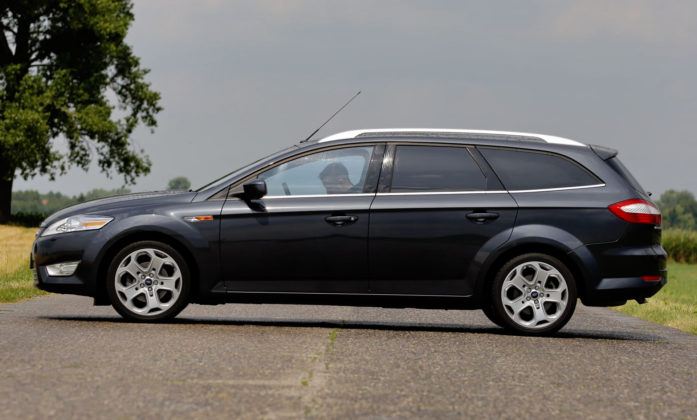 Ford Mondeo 2.5 T - bok