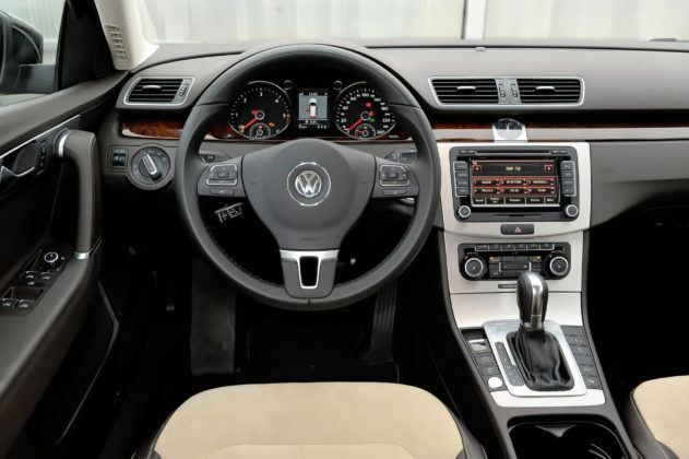 Volkswagen Passat 3.6 - deska rozdzielcza