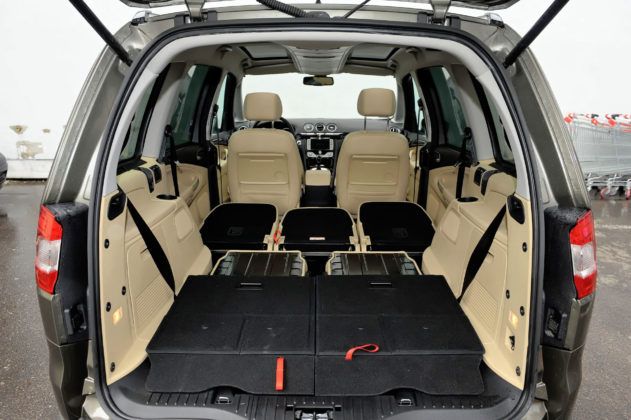 Ford Galaxy II - bagażnik (2. i 3. rząd siedzeń złożone)