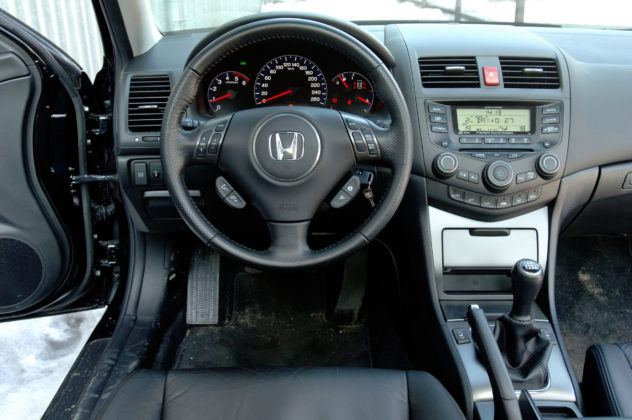 Honda Accord VII - deska rozdzielcza