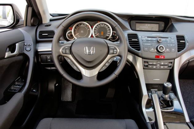 Honda Accord VIII - deska rozdzielcza