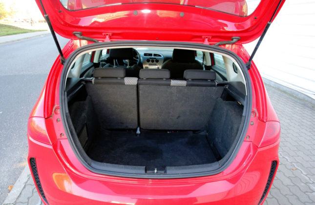 Kompakty - najgorszy - Seat Leon II (bagażnik)