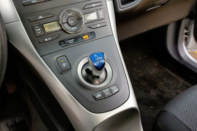Toyota Auris I Hybrid - dźwigienka wyboru kierunku jazdy