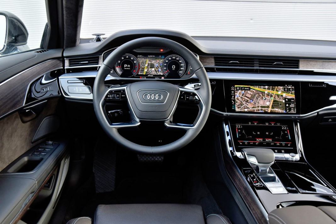 Audi A8 - deska rozdzielcza
