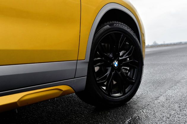 W BMW zastosowano 18-calowe felgi. Rozmiar opon: 225/50 R18.