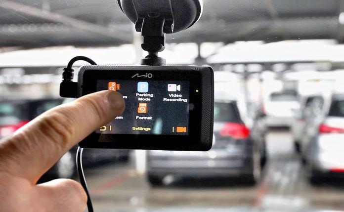 Kamera samochodowa jako monitoring - otwierające