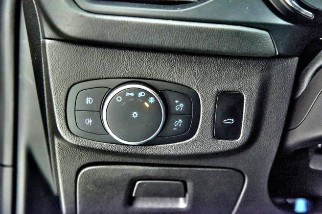 Nowy Ford Focus - włącznik świateł