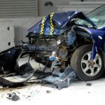 Test zderzeniowy skorodowanego auta – rozbity przód