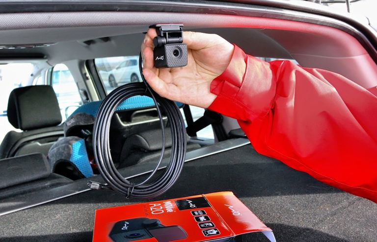 Wiesz, jak poprawnie zamontować kamerę w samochodzie?