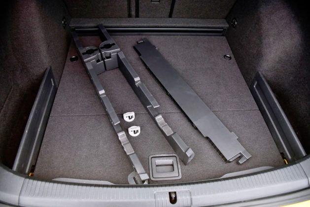 Volkswagen Golf - elementy bagażnika