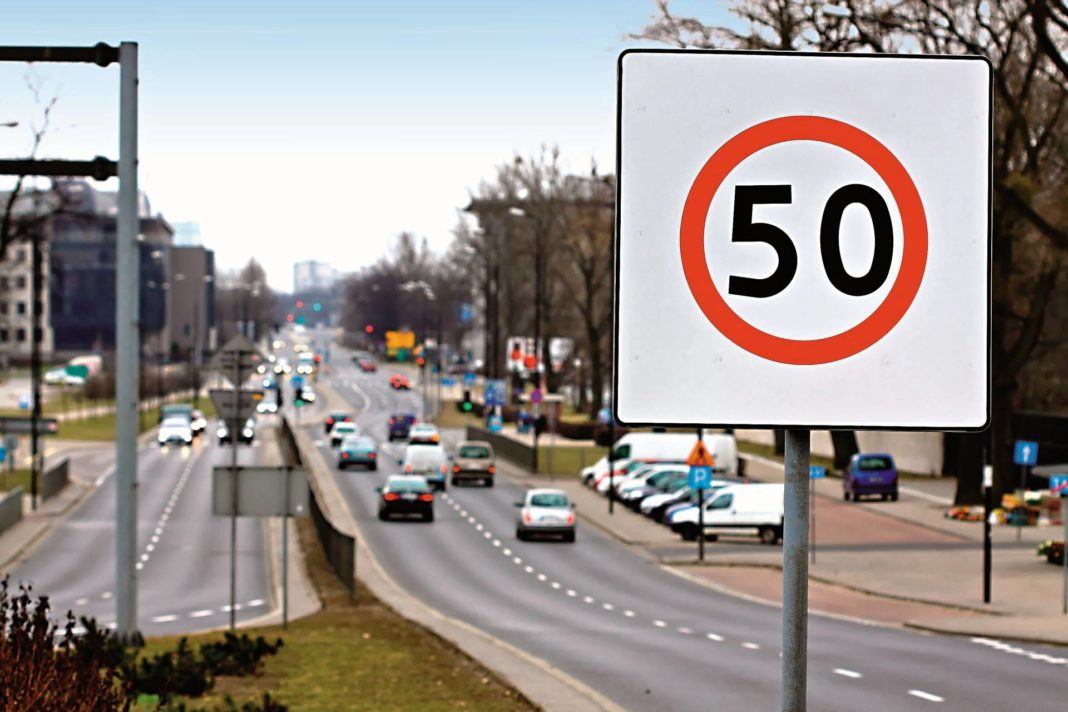 Ograniczenia prędkości w Polsce. Jak szybko można jechać?