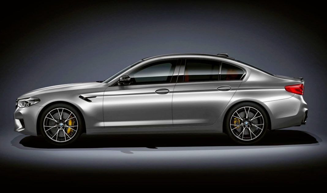 BMW M5 Competition - bok