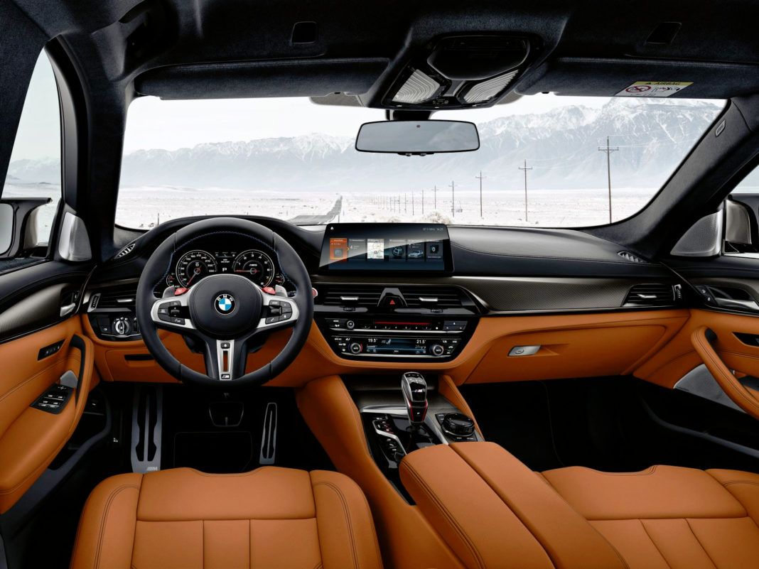 BMW M5 Competition - deska rozdzielcza