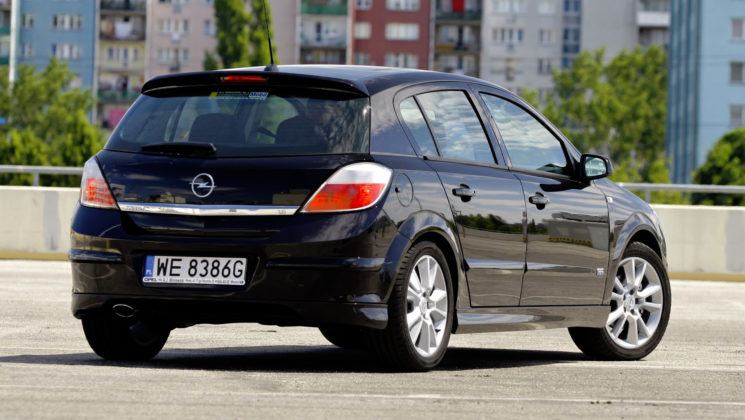 Opel Astra III - tył