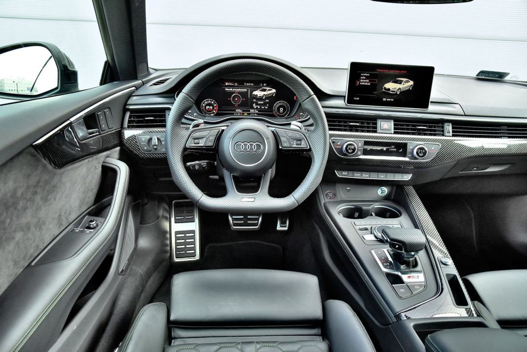 Audi RS 5 - deska rozdzielcza