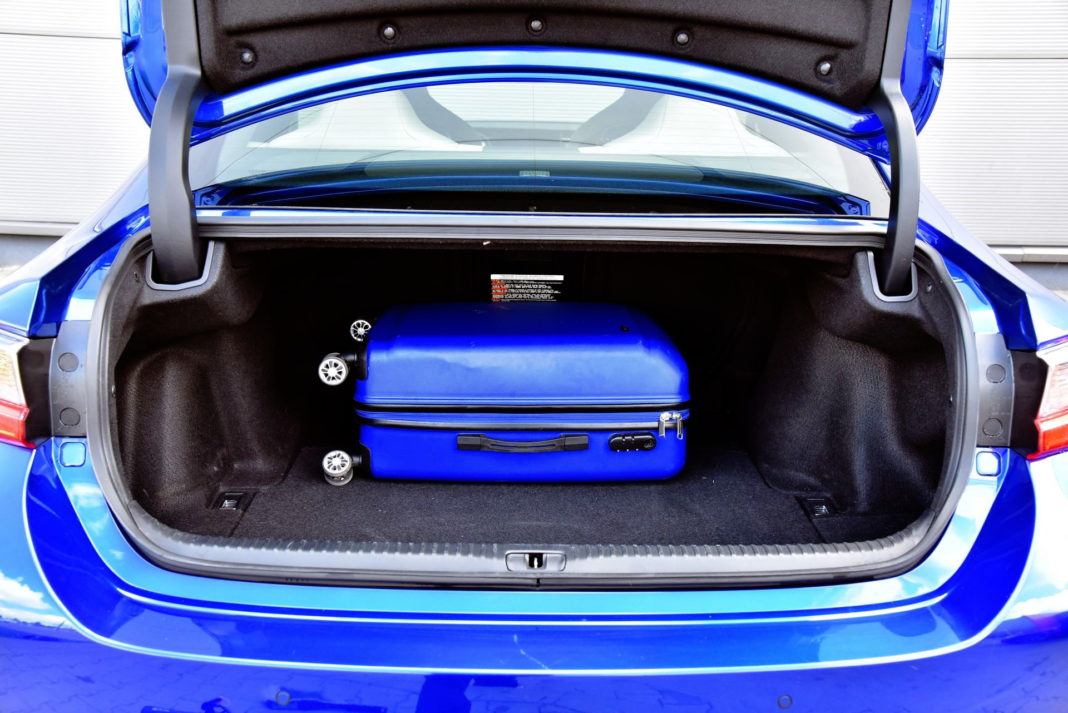 Lexus RC F - bagażnik
