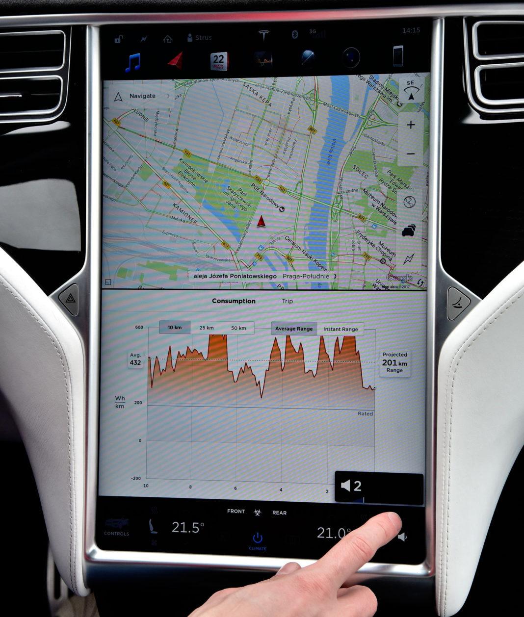 Tesla Model X - ekran środkowy