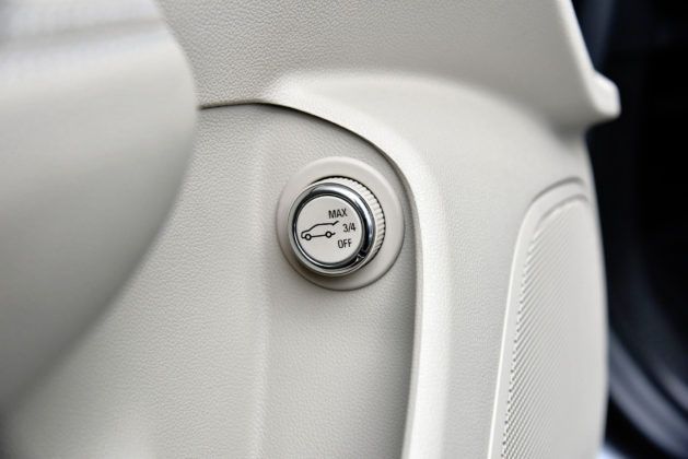 Opel Insignia - przycisk sterowania klapy