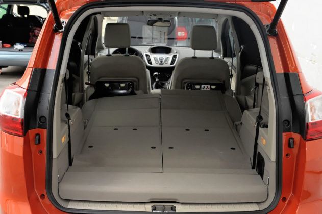 Ford Grand C-Max - powiększony bagażnik