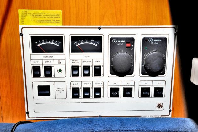 Iveco Knaus Traveller - panel obsługi prądu