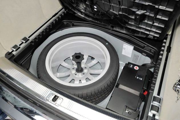Audi A6 C6 - podłoga bagażnika