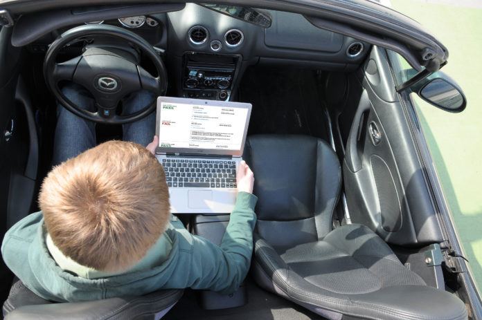 Jak sprawdzić auto przez internet